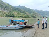 楼台乡多部门联合执法 取缔“三无”船只
