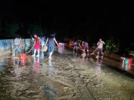 双台乡：清理塌方保畅通 党员干部在行动