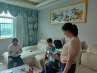 竹山经开区：开展“爱心妈妈”结对困境儿童入户走访活动