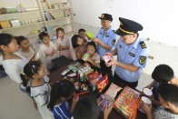 真情关爱留守儿童   普及食品安全知识   