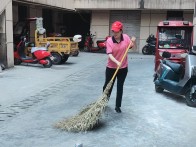 县人才服务中心积极开展环境卫生整治志愿服务活动