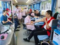 县审计局党员干部积极参与无偿献血活动