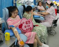 工会干部爱心献血 传递健康正能量   