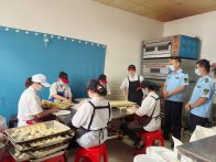 官渡市场监管所：严查月饼市场 让节日消费更安心