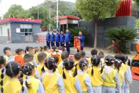 幼儿园“打卡”消防站　探秘“消防之旅”