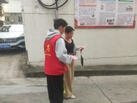 县公共资源交易中心：开展平安小区创建志愿服务活动