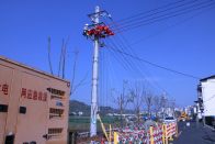 县供电公司首次开展高低压带电联合更换变压器作业