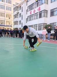 县委党校举办“摸着石头过河”趣味活动