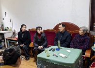 竹山县总工会慰问入户“送暖”入心