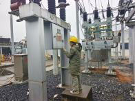 县供电公司排查变电站设备 为迎峰度冬添保障