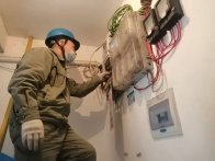 深夜抢修暖民心 一盏节能灯背后的供电温情