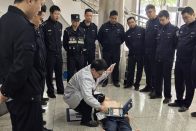 城关派出所联合县人民医院举办急救技能专项培训
