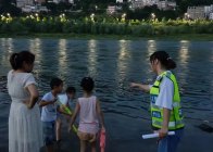 竹山公安：這個(gè)夏天，“警察叔叔”為“神獸”筑起“防溺結(jié)界”