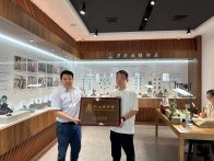 縣科技和經(jīng)信局為首批綠松石“老字號(hào)”“老店”授牌
