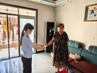 竹山县公安局擂鼓派出所送证上门助残服务暖人心