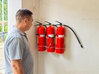 深河乡：排查更换灭火器  筑牢安全“防火墙”