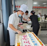 竹山职校：情暖教师节 关怀润心田