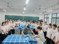 退役军人为中学注入“迷彩力量”
