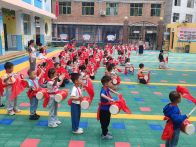 擂鼓鎮(zhèn)中心幼兒園：鼓聲滿園關(guān)不住  開心快樂出墻來