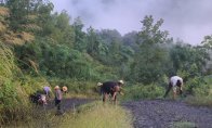 秦古開展雨后礦山道路維護(hù)