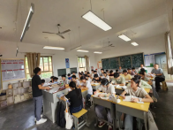 擂鼓镇中心学校常态化开展“推门听课”活动