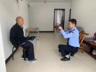 心系特殊群体  上门办证解民忧