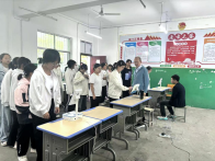 县医保局开展“医保码激活进校园”活动