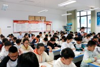 茂华中学教联体开展“同课异构”活动