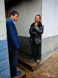 秦古镇“暖心敲门”行动温暖独居老人