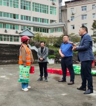 擂鼓镇:关爱环卫工人  情暖国庆中秋