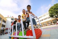 宝丰镇中心幼儿园：开展户外体育游戏 助力幼儿健康成长