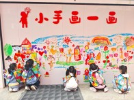 竹坪鄉(xiāng)中心幼兒園：小手涂出大快樂