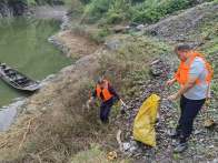 文峰乡开展清漂护河行动  守护碧水“焕新颜”