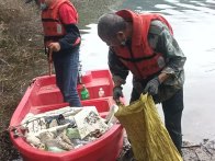 官渡镇：开展清漂行动 守护碧水生态