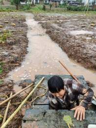 秦古镇党员干部冲锋一线抢险保通