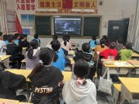擂鼓中学开展《红星照耀中国》观影活动