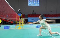 施洋小学教师向玉勇夺市2025年职工球类运动会羽毛球女单冠军