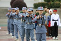 宝丰镇施洋小学：百名师生自编自演英雄故事