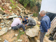 潘口乡：水管破损遇急难 干群同心解民忧