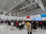 麻家渡镇：数千游客打卡国际珠宝交易中心