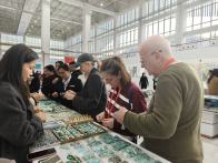 麻家渡镇：国际旅行商打卡竹山绿松石交易中心