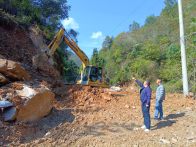 楼台乡：道路清障保平安