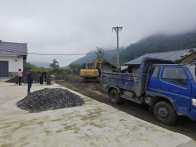 铺平入户“幸福路” 系紧施工“安全绳