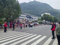 官渡镇：站好“护学岗” 守好安全路