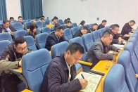 宝丰镇中心学校部署期中阶段重点工作