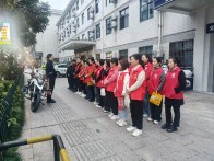 城关镇：“红马甲”守护“文明线” 城西道路换新颜