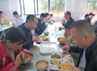 擂鼓中学：双线联动  护航学生饮食健康