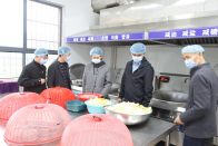 深河乡两道小学邀多方走进校园餐 守护学生舌尖安全