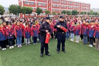 麻家渡镇小学：警校携手上好消防安全课