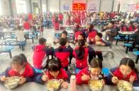 上庸镇中心学校：“科技智能”筑牢食安防线 “数字监管”提升服务质量